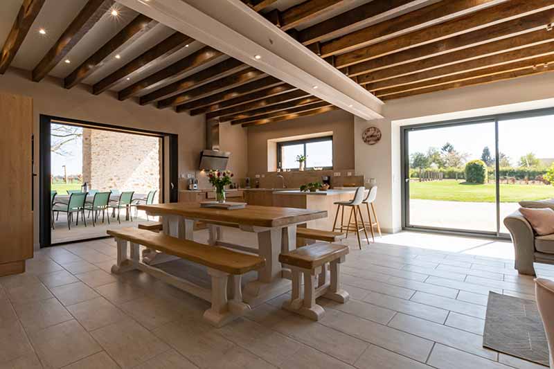 A large cottage with 5 bedrooms for 12 guests in Chatillon sur Morin